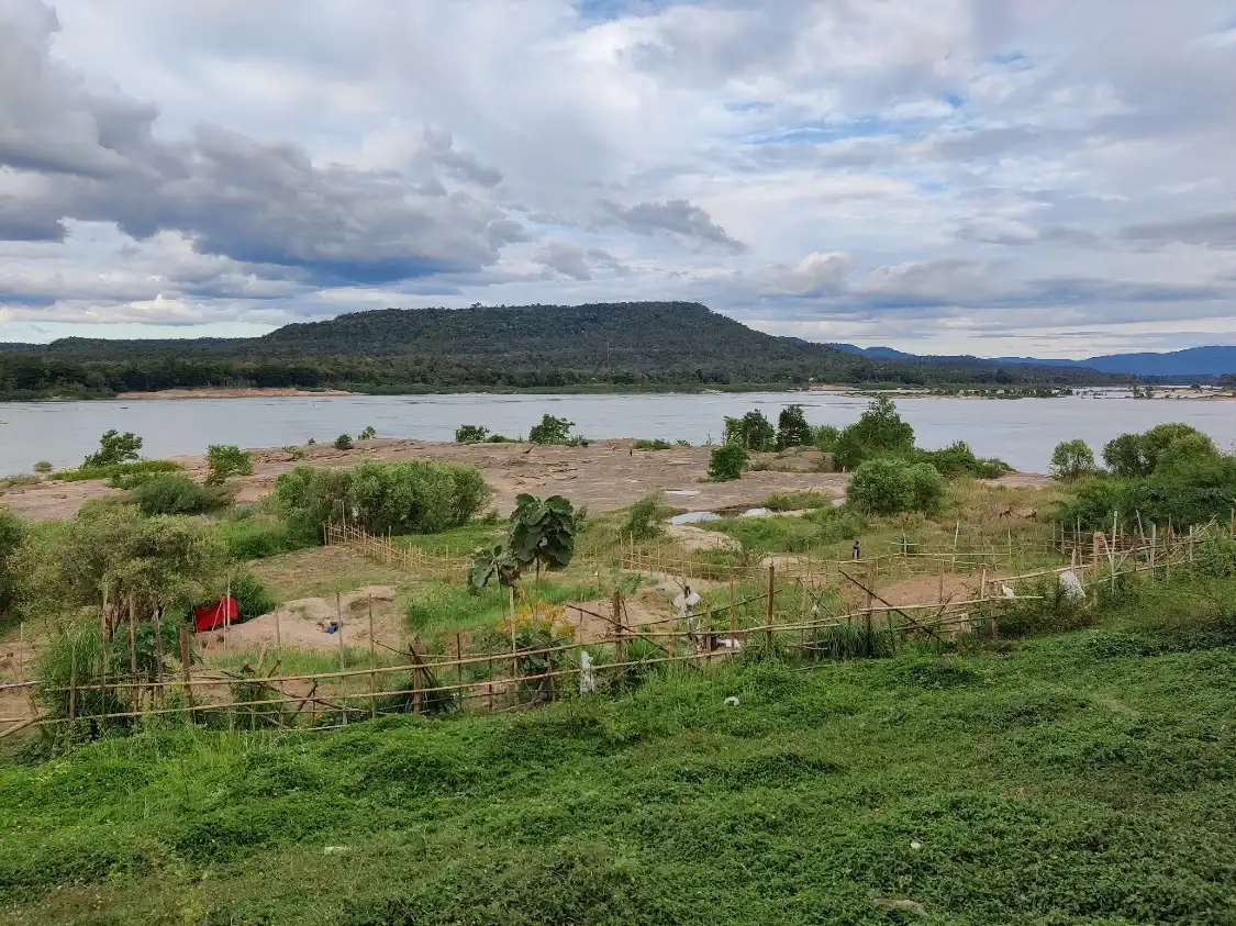 Hotels near Two-Color River View Point