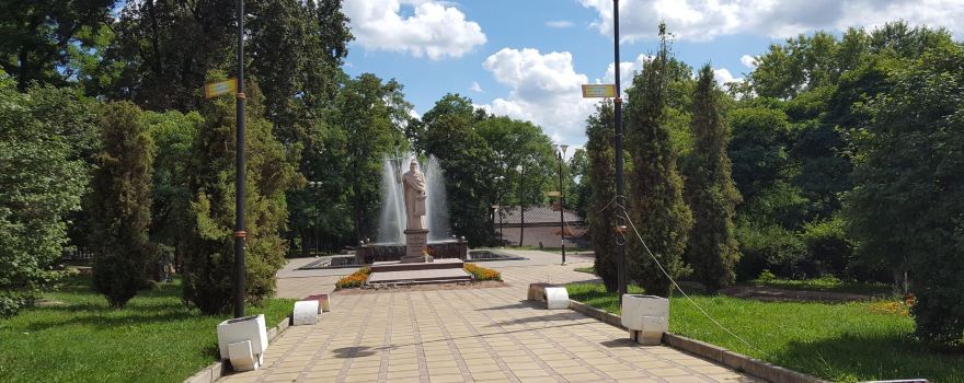 Park Drevlianskiy / Ostrovskogo