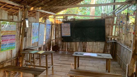 Long Neck Karen Village