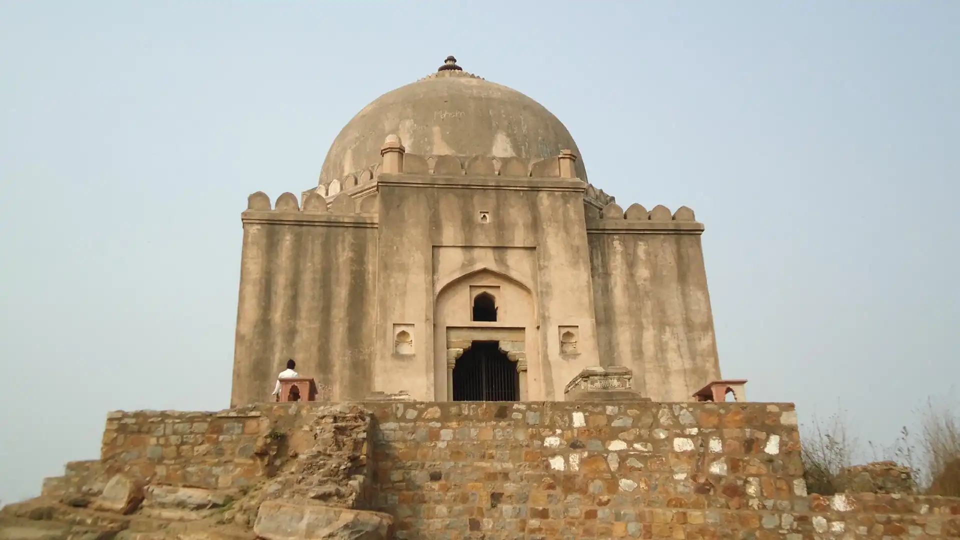 Hotels near Tomb of Azim Khan