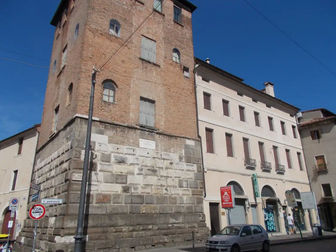 Hotel in zona Torre di Ezzelino