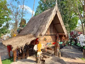 Wat Pa Khao Phlan Phet