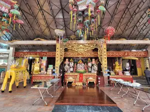 Đền vua cha Bát Hải Động Đình