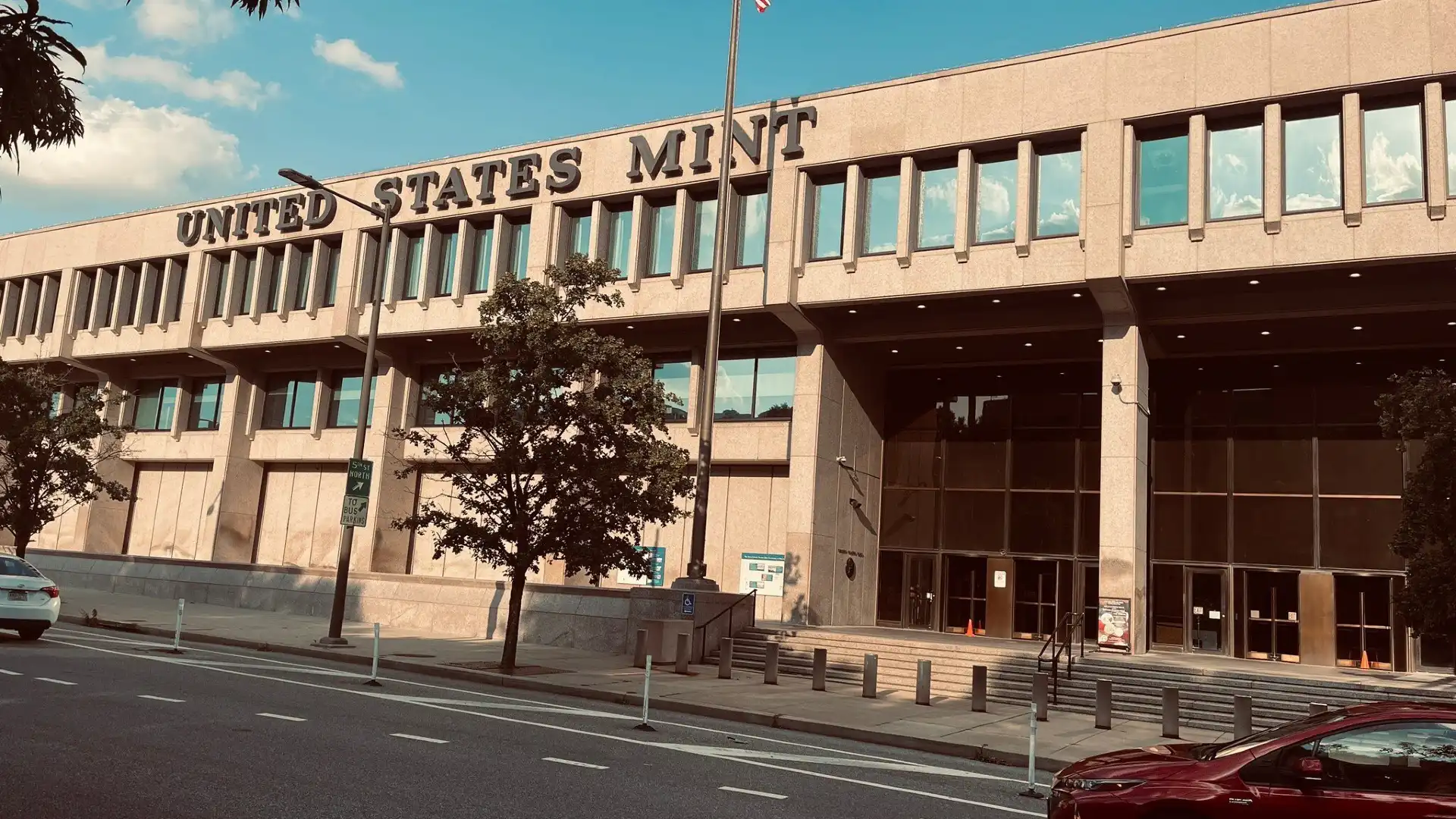 Hotels near United States Mint