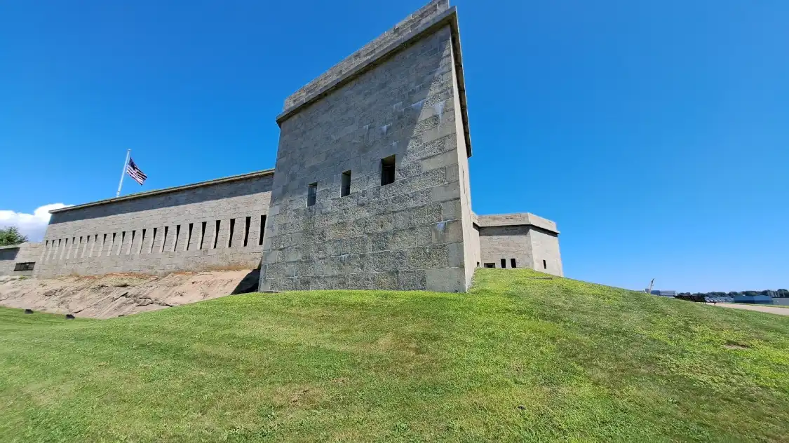 Hotels near Fort Trumbull State Park and Museum