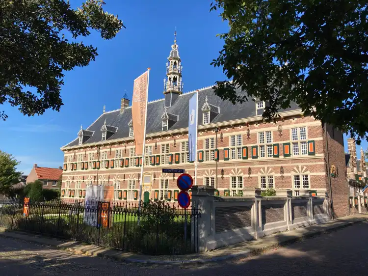 Hotels in Buren