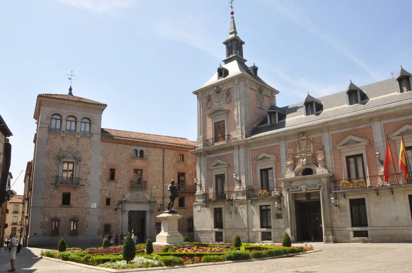 Hotels near Casa y Torre de los Lujanes