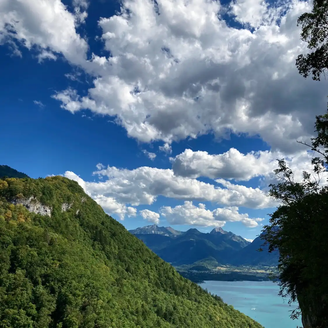 Hotels near Cascade d'Angon
