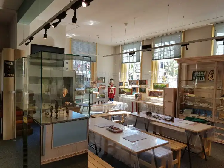 Hotels in der Nähe von Nationaal Tinnen Figuren Museum