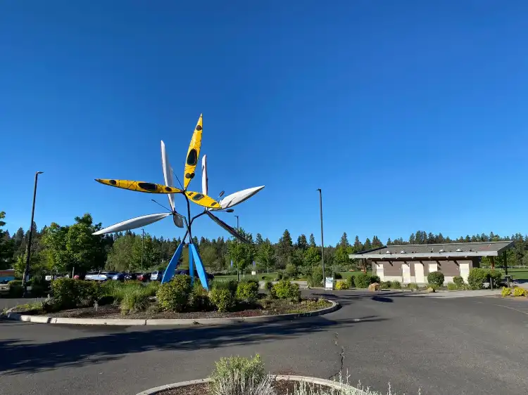 Hotels near Riverbend Park