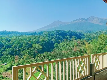 塞納魯村