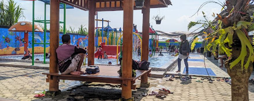KOLAM RENANG WEDARIJAKSA PATI