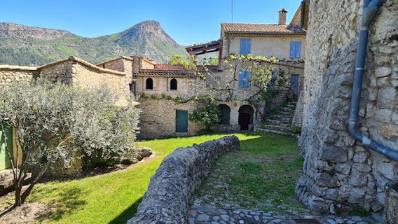 Sahune Vieux Village