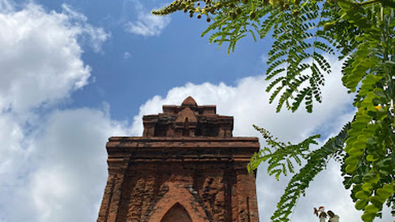 Tượng hai voi đá Chăm Pa