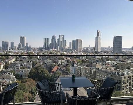 Oben Restaurant & Skybar