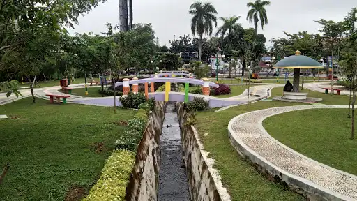 RTH Putri Kaca Mayang