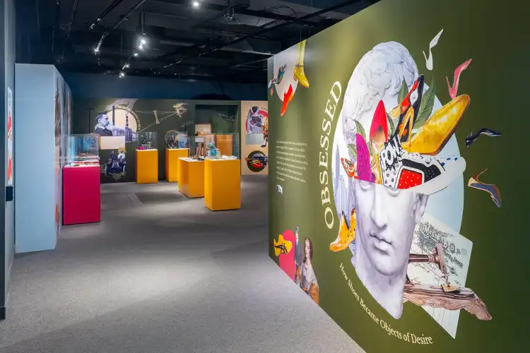 Hotels near Bata Shoe Museum