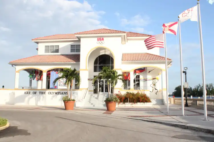 Hotels near Art of the Olympians Museum and Gallery