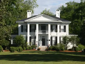 Burt-Stark Mansion