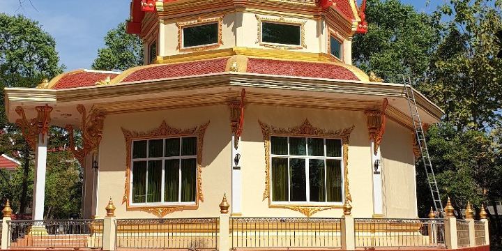 Wat Phai Lom (Royal Monastery)