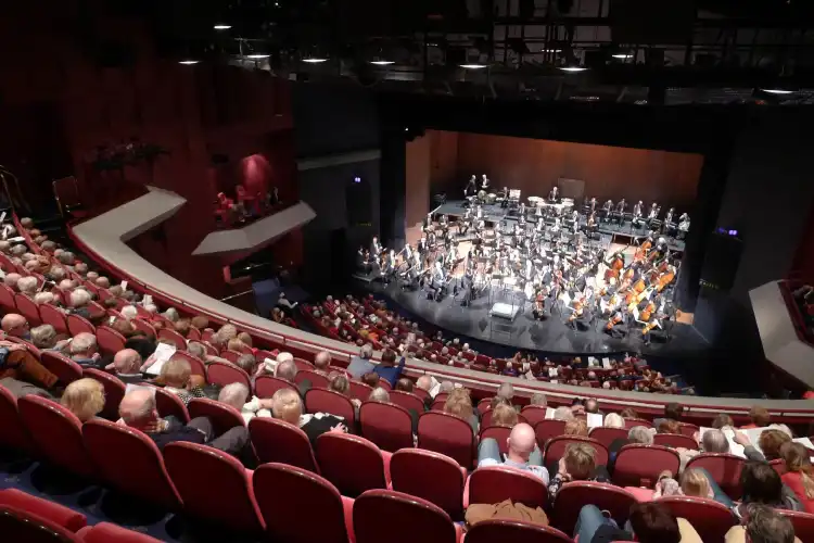 Hotels near Theater aan de Parade