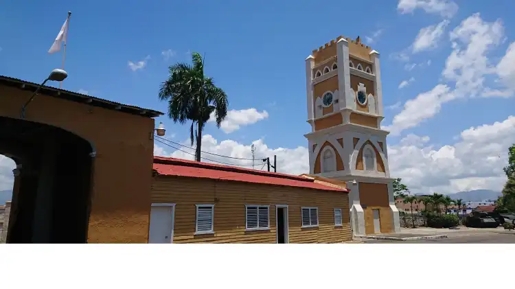 Hotels near Fortaleza San Luis