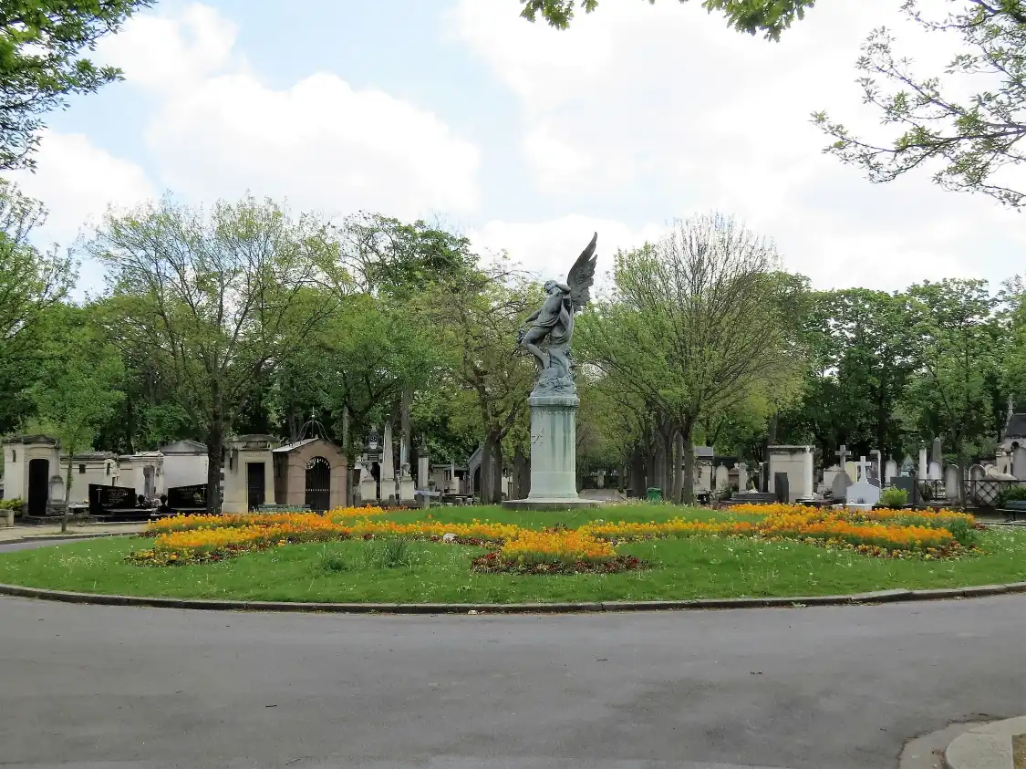 Hotels near Genie du Sommeil Eternel