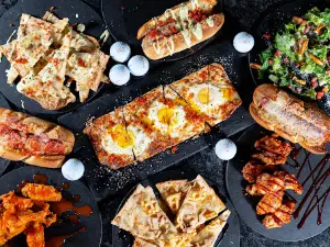 The Tee Box - Golf Bar & Restaurant