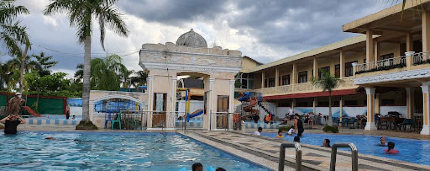 Kolam Renang Telaga Puri