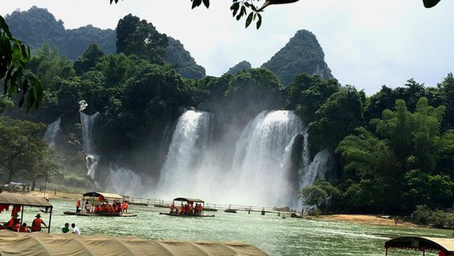 Detian Transnational Waterfall Archway