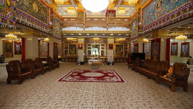 Tongren County Regong Longshu Art Gallery