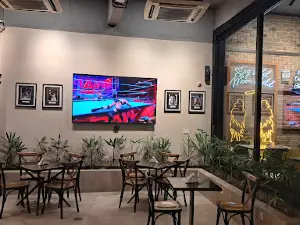 와일드 윙즈 DHA2 스포츠 바 & 레스토랑