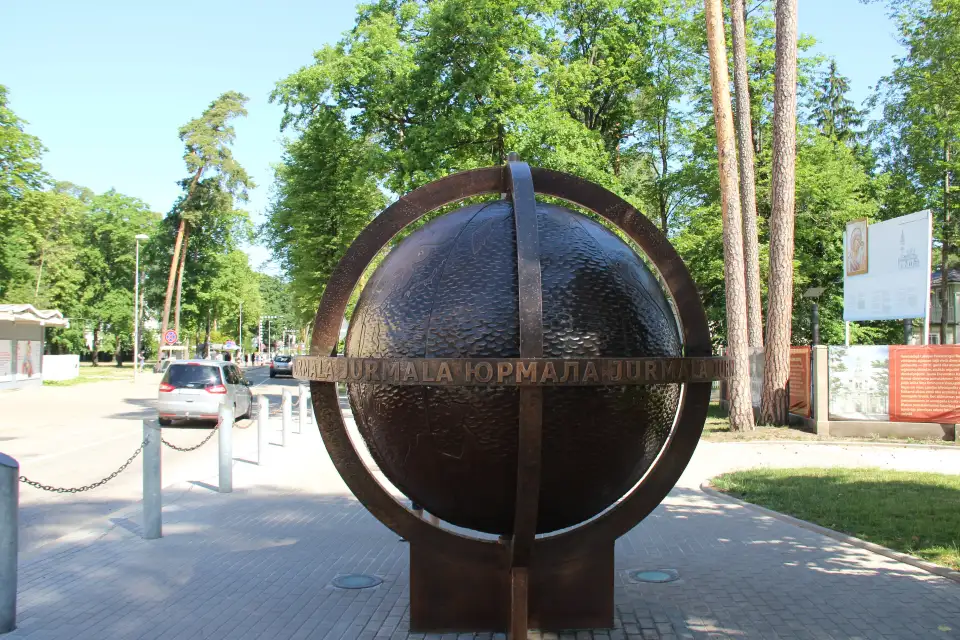 2_Globe