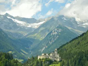 Taufers Castle