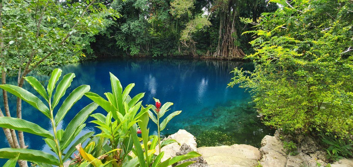 Matevulu Blue Hole