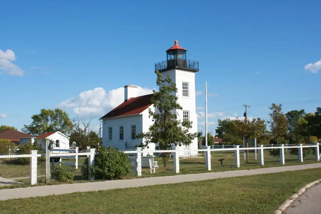 Hotels near Sand Point Lighthouse