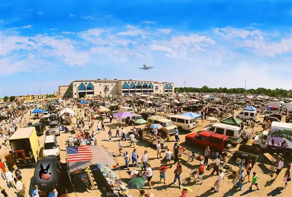 Hotels near Wolff's Flea Market - Rosemont