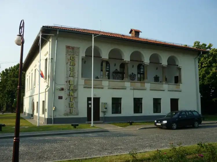 Hotels near Casa Baniei