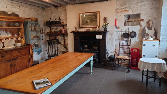 Scaplen's Court Museum and Garden