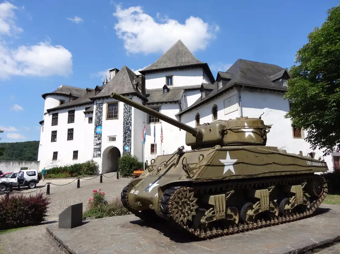 Отели рядом с достопримечательностью «Museum of the Battle of the Bulge»