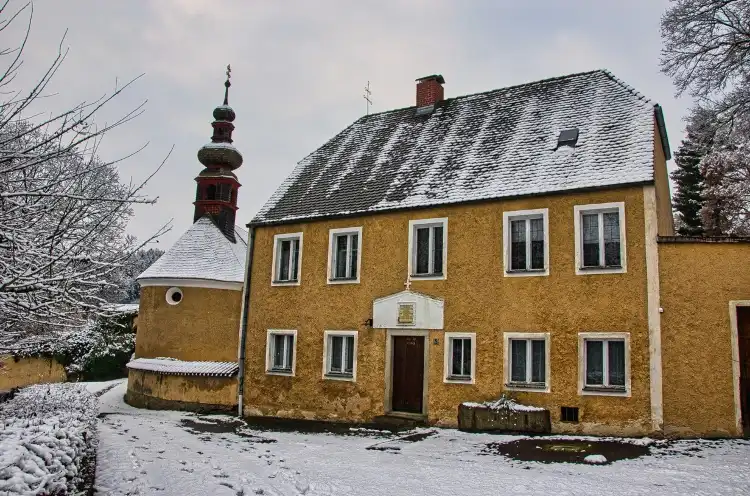 Hotels in Waffenbrunn