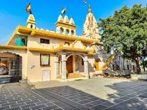 Shri Digambar Jain Shantinath Naugaja Temple, Sesai