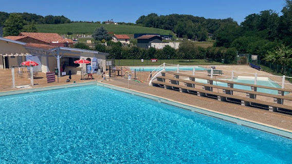 Piscine à Pouillon