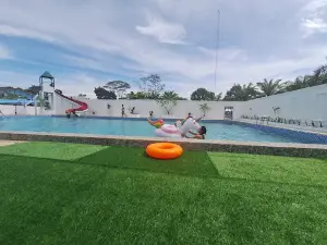 Kolam Renang "SIS EVA"