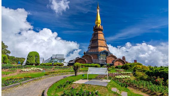 Pagoda Noppamethanedon & Pagoda Nopphonphusiri: The Royal Pagodas of Mount Inthanon Summit