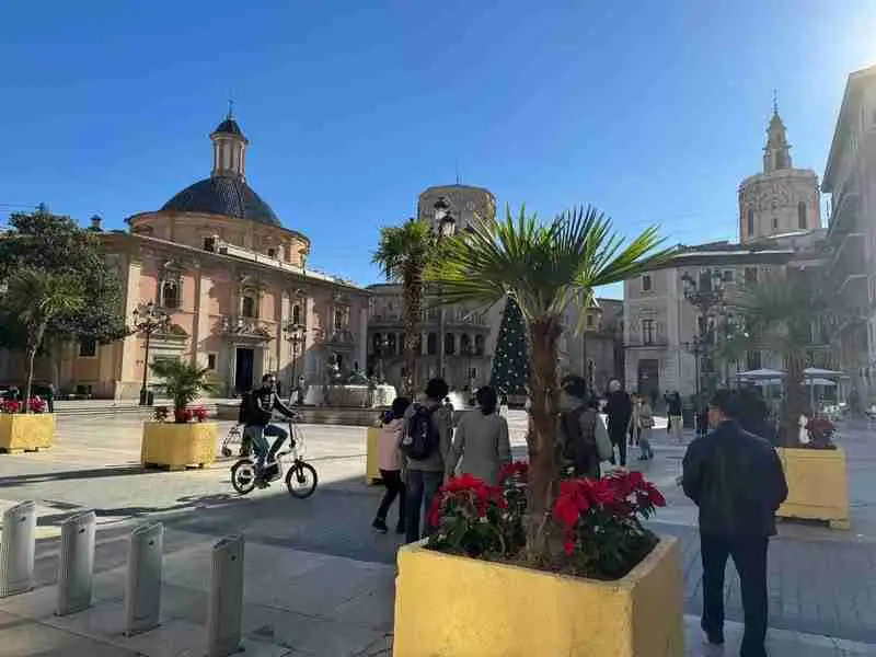4_Queen's square