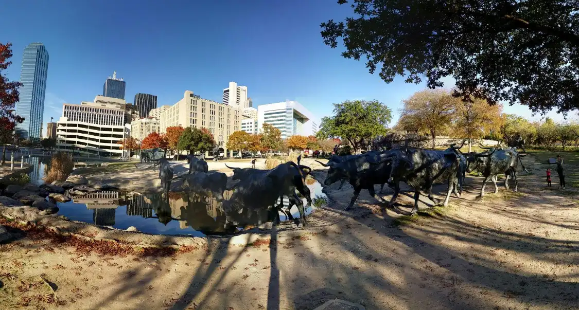 Hotels near Pioneer Plaza