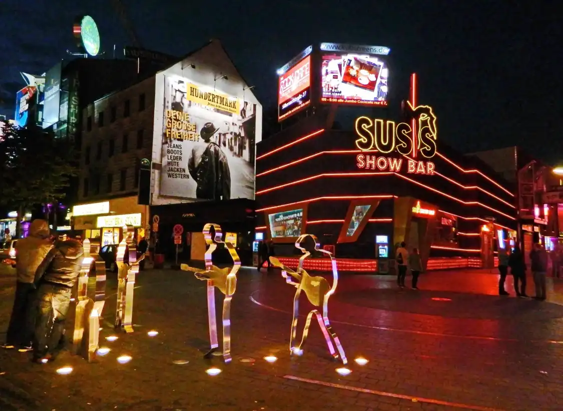 Hotels near Beatles-Platz