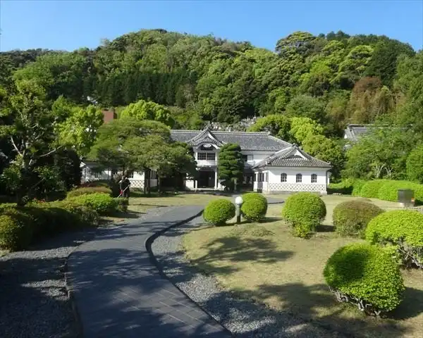 Hotels near Jubun Iwashina Gakko