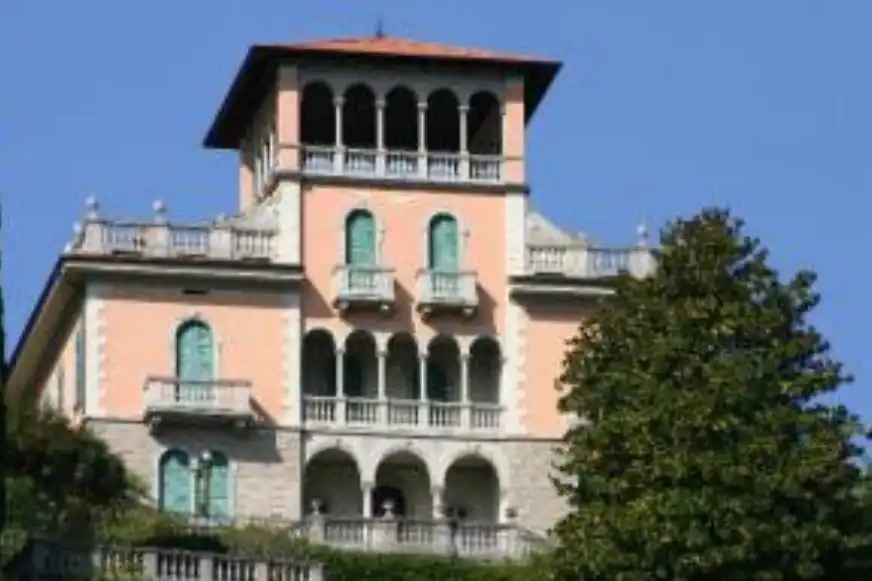 Hotels near Villa Erba